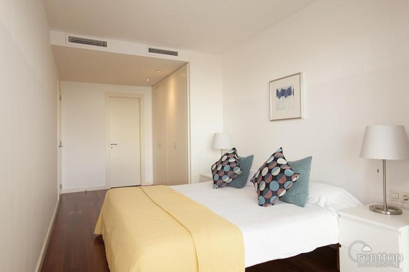 Rent Beach-diagonal Mar Apartment